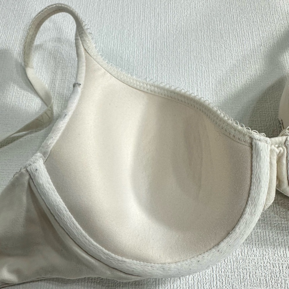 Victoria’s Secret body by Victoria lined perfect white silver bra size 32D - Picture 4 of 8